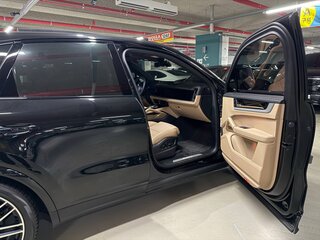 2025 Porsche Cayenne III Рестайлинг, чёрный, 13390000 рублей, вид 4