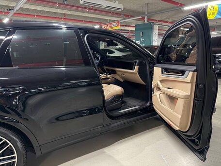 2025 Porsche Cayenne III Рестайлинг, чёрный, 13540000 рублей, вид 4