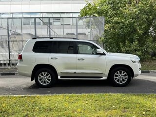 2019 Toyota Land Cruiser 200 Series Рестайлинг 2, белый, 9500000 рублей, вид 4