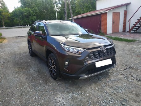 2021 Toyota RAV4 V (XA50), коричневый, 3800000 рублей, вид 1