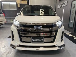 2021 Toyota Noah III (R80) Рестайлинг, белый, 1950000 рублей, вид 2