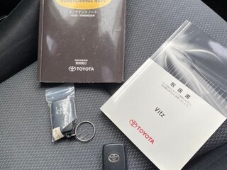 2012 Toyota Vitz III (XP130), серый, 940000 рублей, вид 2