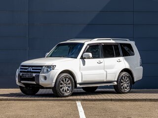 2011 Mitsubishi Pajero IV Рестайлинг 1, белый, 1795000 рублей, вид 1