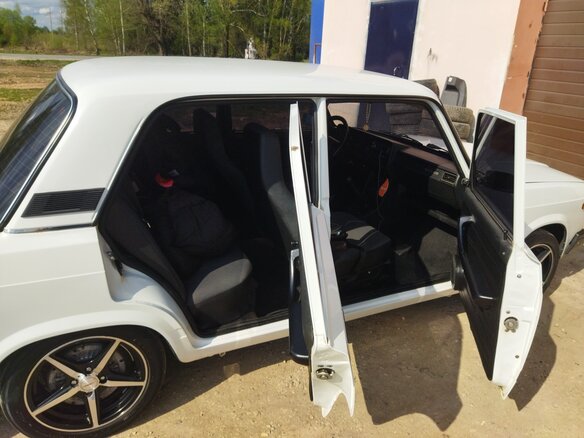 2010 Lada (ВАЗ) 2107, белый, 400000 рублей - вид 16