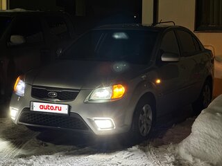 2011 Kia Rio II Рестайлинг, серебристый, 660000 рублей, вид 1