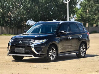 2022 Mitsubishi Outlander III Рестайлинг 3, чёрный, 1900000 рублей, вид 1