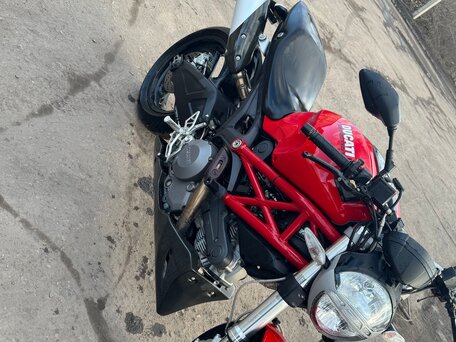 2012 Ducati Monster 696, красный, 520000 рублей, вид 3