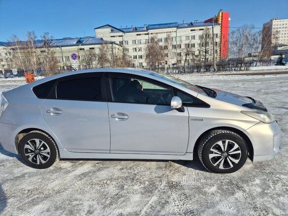 2012 Toyota Prius III Рестайлинг (XW30), серый, 1000000 рублей - вид 5