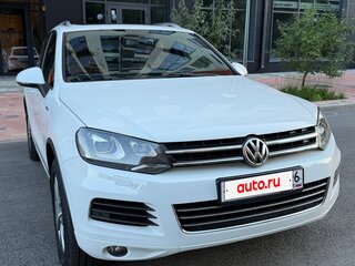 2014 Volkswagen Touareg II, белый, 2900000 рублей, вид 3