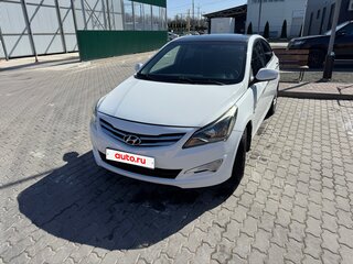 2015 Hyundai Solaris I Рестайлинг, белый, 900000 рублей, вид 1