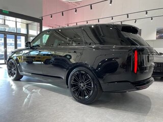 2026 Land Rover Range Rover P530 MHEV Long V, чёрный, 27000000 рублей, вид 4