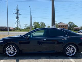 2018 Toyota Camry VIII (XV70), чёрный, 2899999 рублей, вид 3
