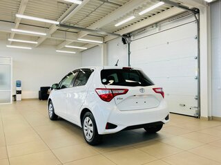 2019 Toyota Vitz III (XP130) Рестайлинг 2, белый, 1199000 рублей, вид 4