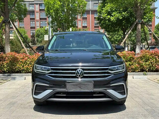2023 Volkswagen Tiguan II Рестайлинг, чёрный, 2300004 рублей, вид 2