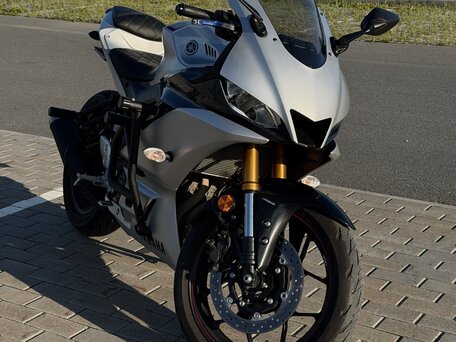 2020 Yamaha YZF-R3, серебристый, 590000 рублей, вид 1