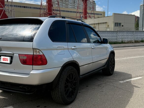 2002 BMW X5 3.0i I (E53), серебристый - вид 3