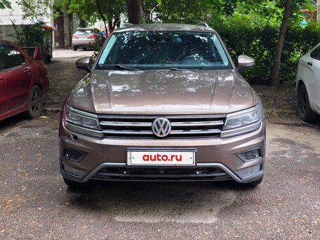 2018 Volkswagen Tiguan II, коричневый, 2300000 рублей, вид 1