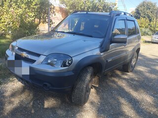2017 Chevrolet Niva I Рестайлинг, серый, 900000 рублей, вид 3