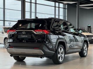 2021 Toyota RAV4 V (XA50), чёрный, 3590000 рублей, вид 2