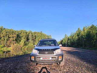 2000 Toyota RAV4 II (XA20), серебристый, 650000 рублей, вид 2