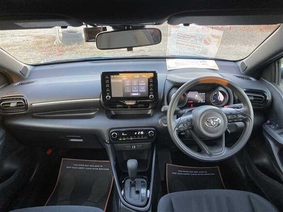 2022 Toyota Yaris IV, синий, 1030000 рублей - вид 10