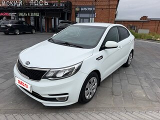 2016 Kia Rio III Рестайлинг, белый, 815000 рублей, вид 4