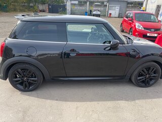 2021 Mini Hatch Cooper III (F55/F56) Рестайлинг 2, чёрный, 2990000 рублей, вид 2