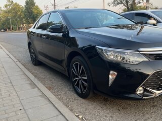 2017 Toyota Camry VII (XV50) Рестайлинг 2, чёрный, 2000000 рублей, вид 2