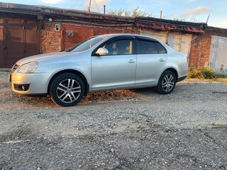 2009 Volkswagen Jetta V, серебристый, 715000 рублей, вид 3