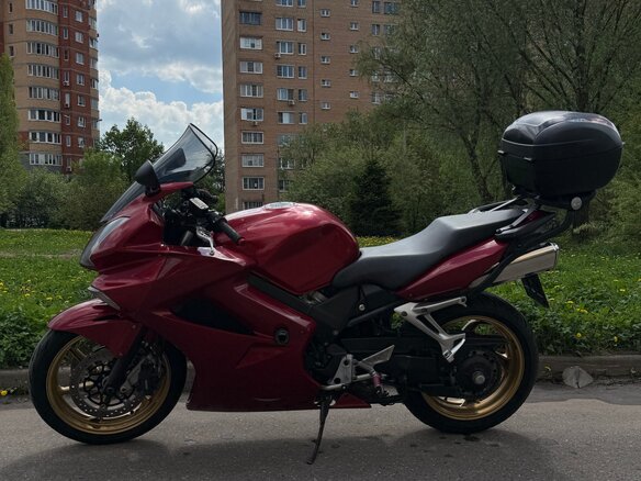2009 Honda VFR 800, красный - вид 2