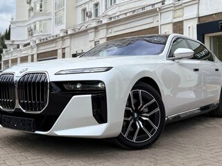 2026 BMW 7 серии 740d xDrive VII (G70), белый, 14900000 рублей, вид 2