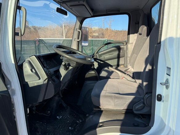 2017 Isuzu Elf (N-series), белый, 2695000 рублей - вид 12