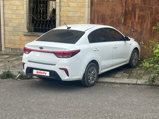2018 Kia Rio IV, белый, 1000000 рублей, вид 1