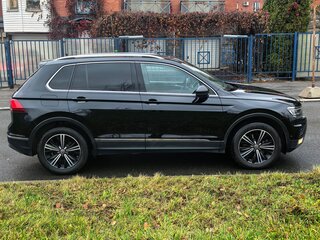 2017 Volkswagen Tiguan II, чёрный, 2590000 рублей, вид 4
