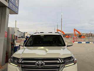 2015 Toyota Land Cruiser 200 Series Рестайлинг 1, белый, 4500000 рублей, вид 3