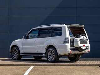 2011 Mitsubishi Pajero IV Рестайлинг 1, белый, 1795000 рублей, вид 4