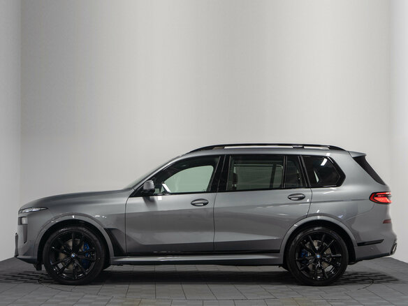 2026 BMW X7 40i I (G07) Рестайлинг, серый - вид 11