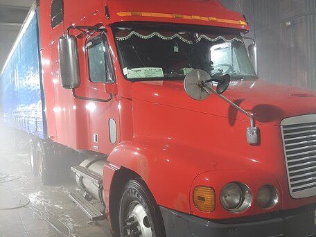 2003 Freightliner Century Class, красный, 1600000 рублей, вид 4