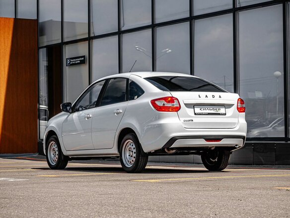 2026 Lada (ВАЗ) Granta I Рестайлинг, белый - вид 2