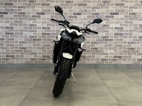 2024 Triumph Street Triple, белый, 1185000 рублей, вид 3