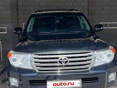 2013 Toyota Land Cruiser 200 Series Рестайлинг 1, чёрный, 3940000 рублей, вид 1