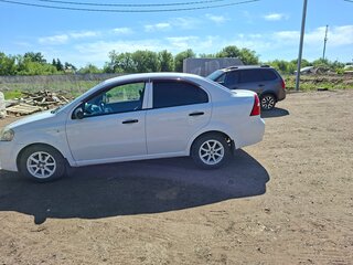 2010 Chevrolet Aveo I Рестайлинг, белый, 380000 рублей, вид 3