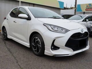 2023 Toyota Yaris IV, белый, 1310000 рублей, вид 3