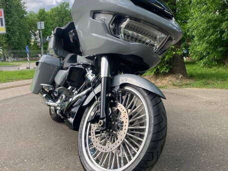 2024 Harley-Davidson Road Glide, серый, 2490000 рублей, вид 3