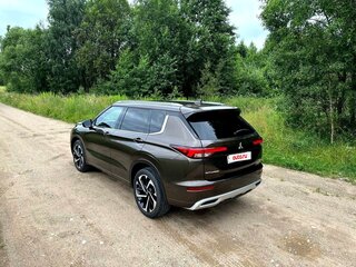 2022 Mitsubishi Outlander IV, коричневый, 2623559 рублей, вид 4