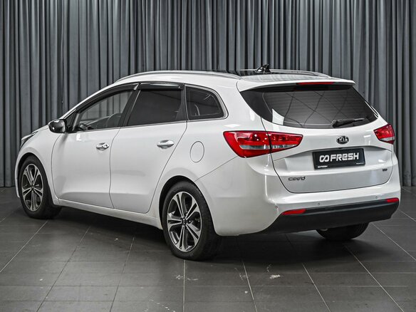 2018 Kia Ceed II Рестайлинг, белый - вид 1