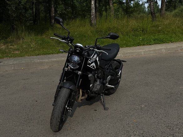 2022 Triumph Trident 660, чёрный, 900000 рублей