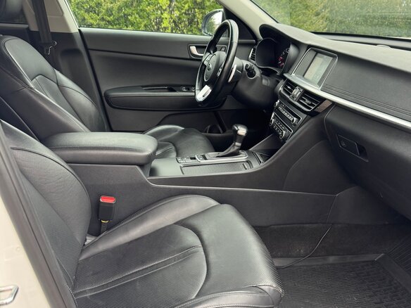 2019 Kia Optima IV Рестайлинг, белый, 2300000 рублей - вид 10