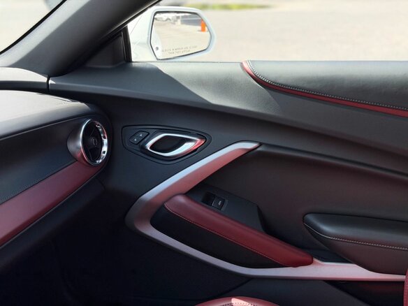 2019 Chevrolet Camaro VI Рестайлинг, белый, 2250000 рублей - вид 17