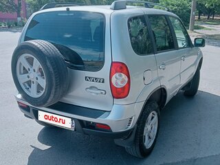 2013 Chevrolet Niva I Рестайлинг, серебристый, 650000 рублей, вид 4
